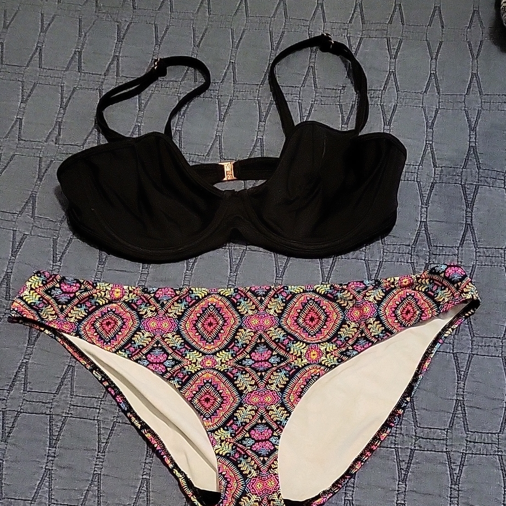 Black and Pink Bikini Set with Geometric Pattern